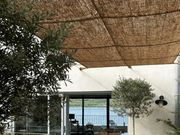 voile d’ombrage à suspendre en quadrillage modèle c