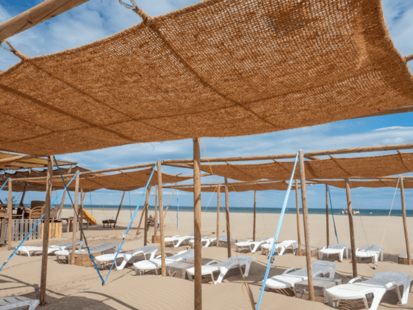 voile d’ombrage à suspendre en quadrillage modèle c