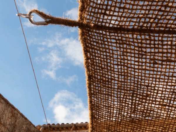 voile d’ombrage à suspendre en quadrillage modèle c