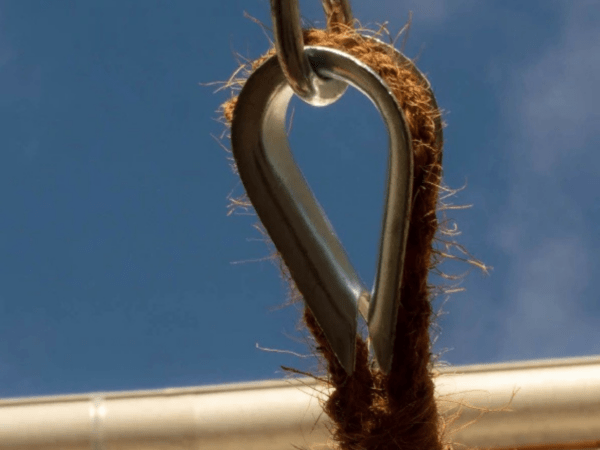 voile d’ombrage à suspendre en quadrillage modèle c